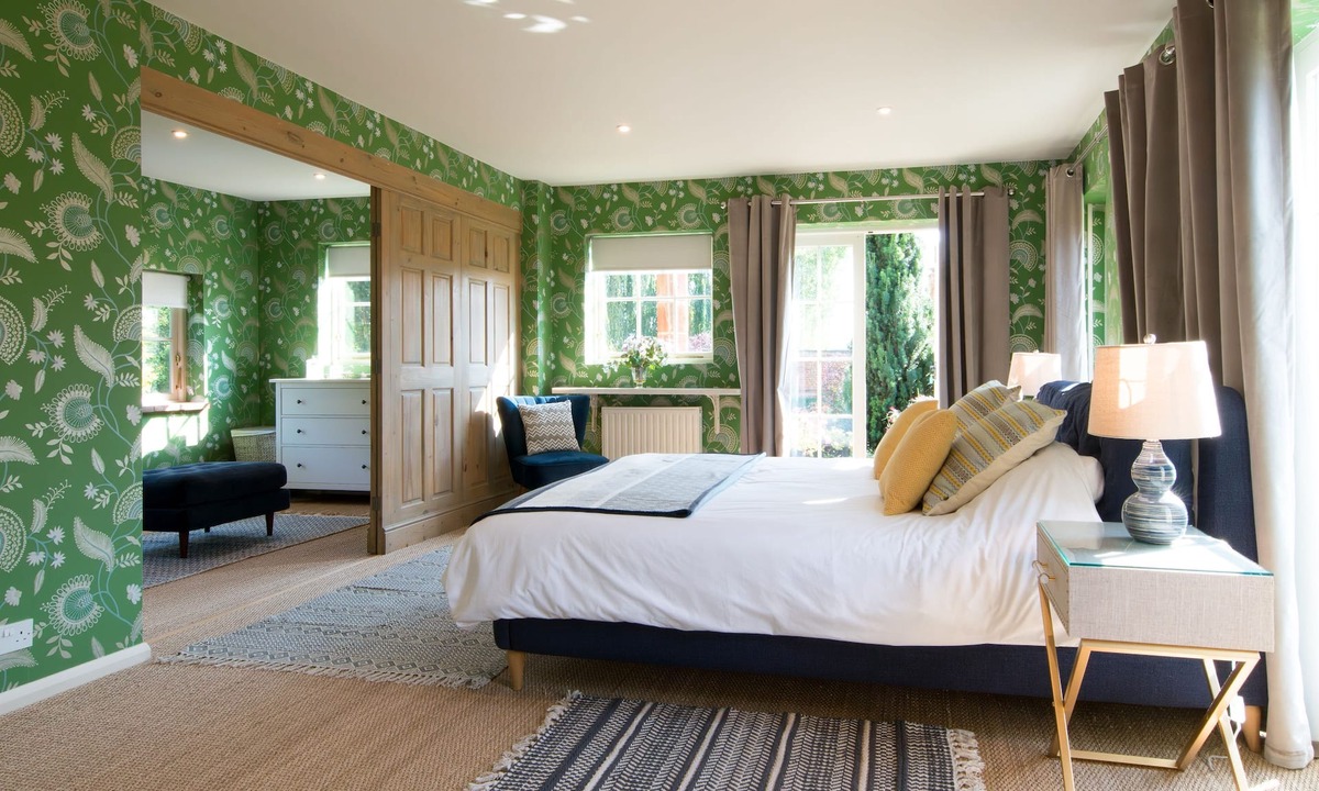 Bury St Edmunds Cottage | Five Star style with beautiful views of idyllic Countryside: The Old Steam Mill