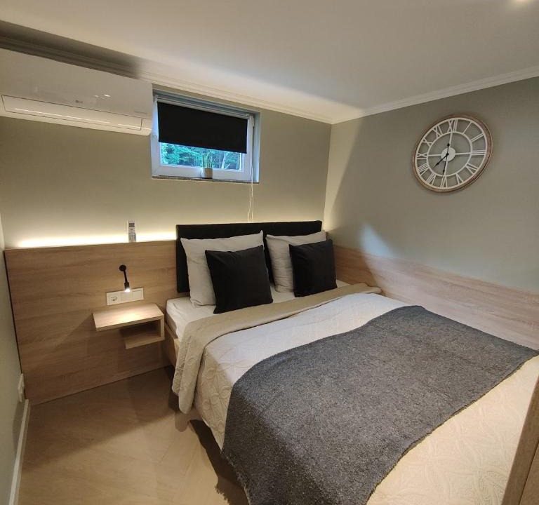 Ramstein-Miesenbach Apartment | Five Studios - Premium Rooms with King Size Bed, Kitchen, AC, close to Ramstein Air Base