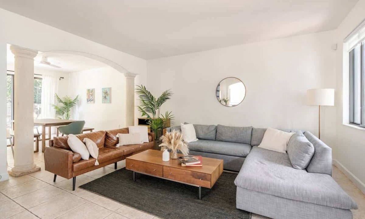 Tamiami House | FL1 House NEW Miami Oasis Game Room & Firepit!
