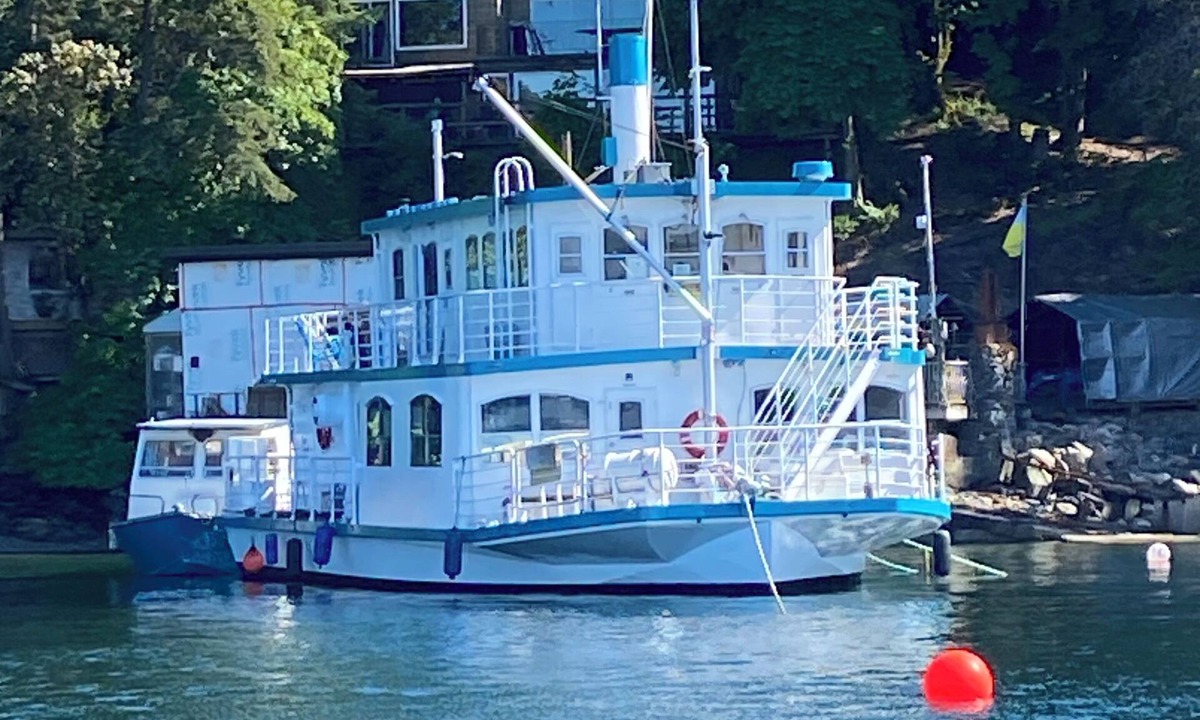 Victoria Bed & Breakfast | "Flagship 1" Live-Aboard BNB: Paddle Boards, Kayaks, Crabbing, and More