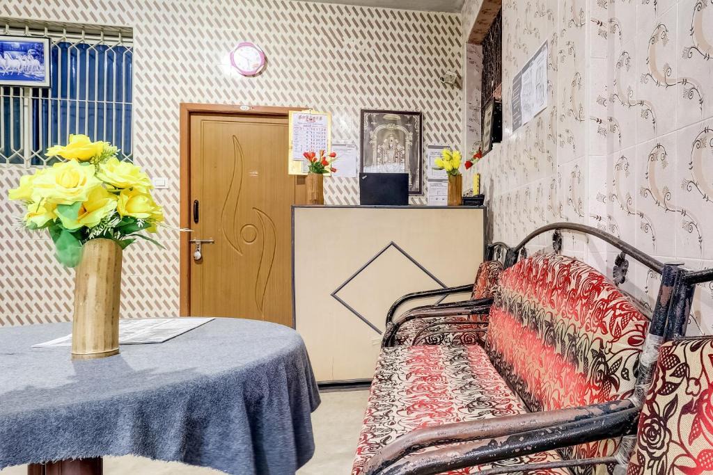 Yercaud Hotel | Flagship Jayamuragan Stays