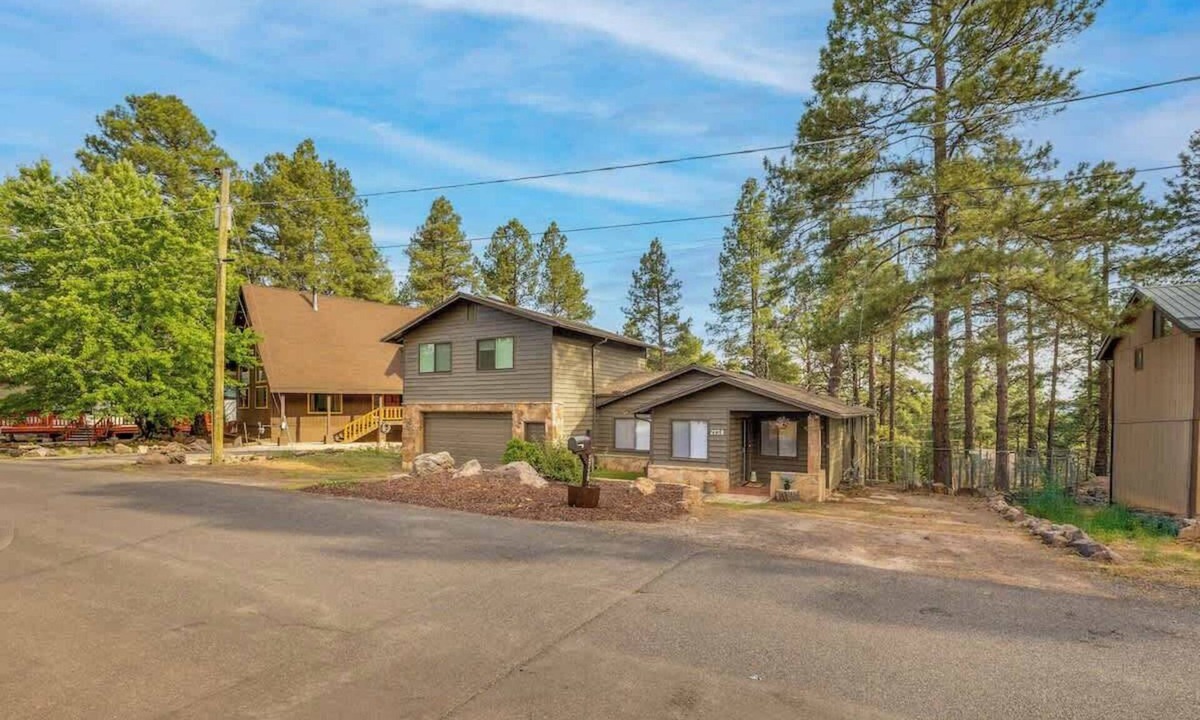 Kachina Village House | Flagstaff 3BR Private Forest Cabin Retreat