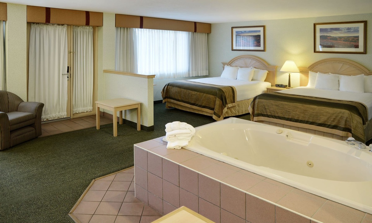 Medicine Hat Hotel | Flamingo Hotel