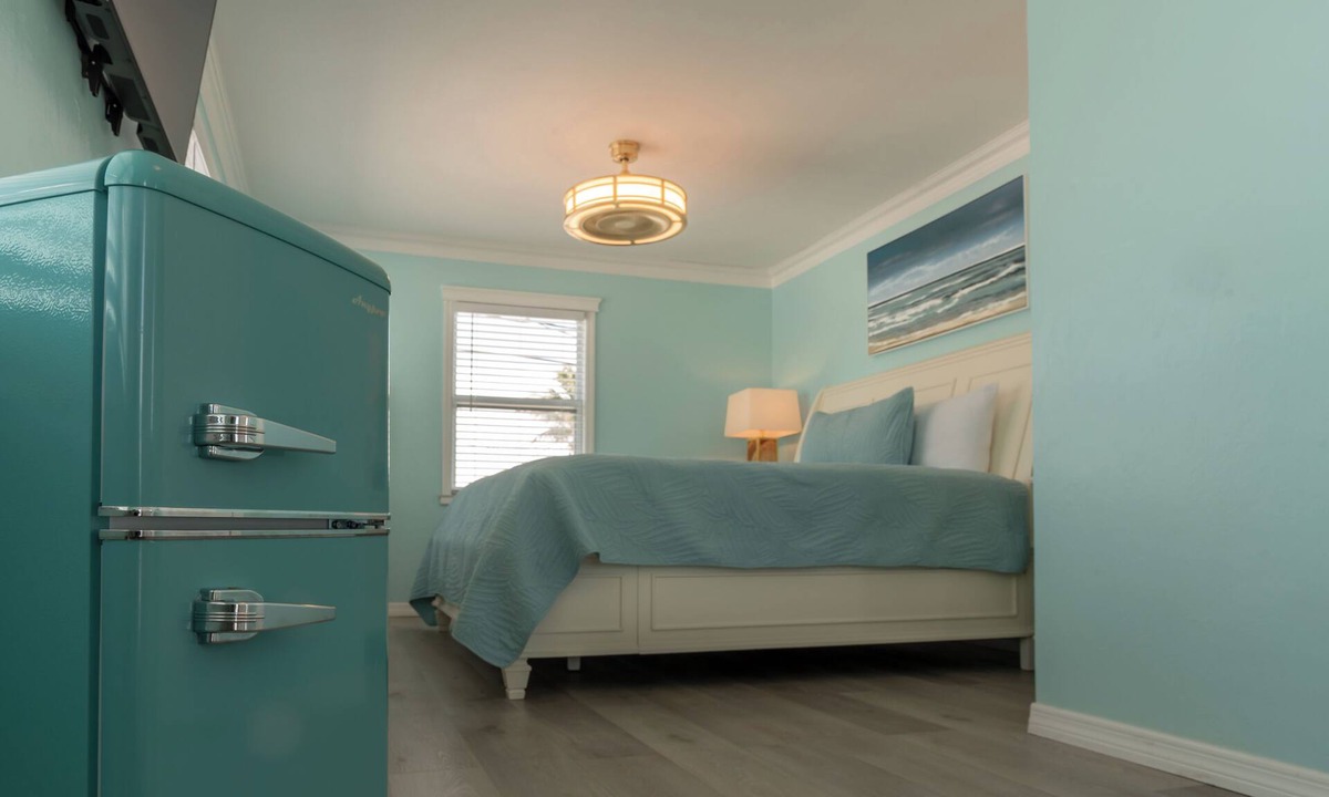 Mid Island Hotel | Flamingo Inn - Standard King - 103