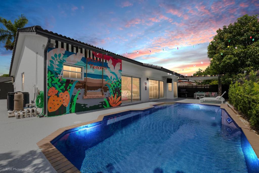 Richmond West House | Flamingo Resort- Htd Pool, 5 Bedrooms, Game Room, Baby Items , BBQ