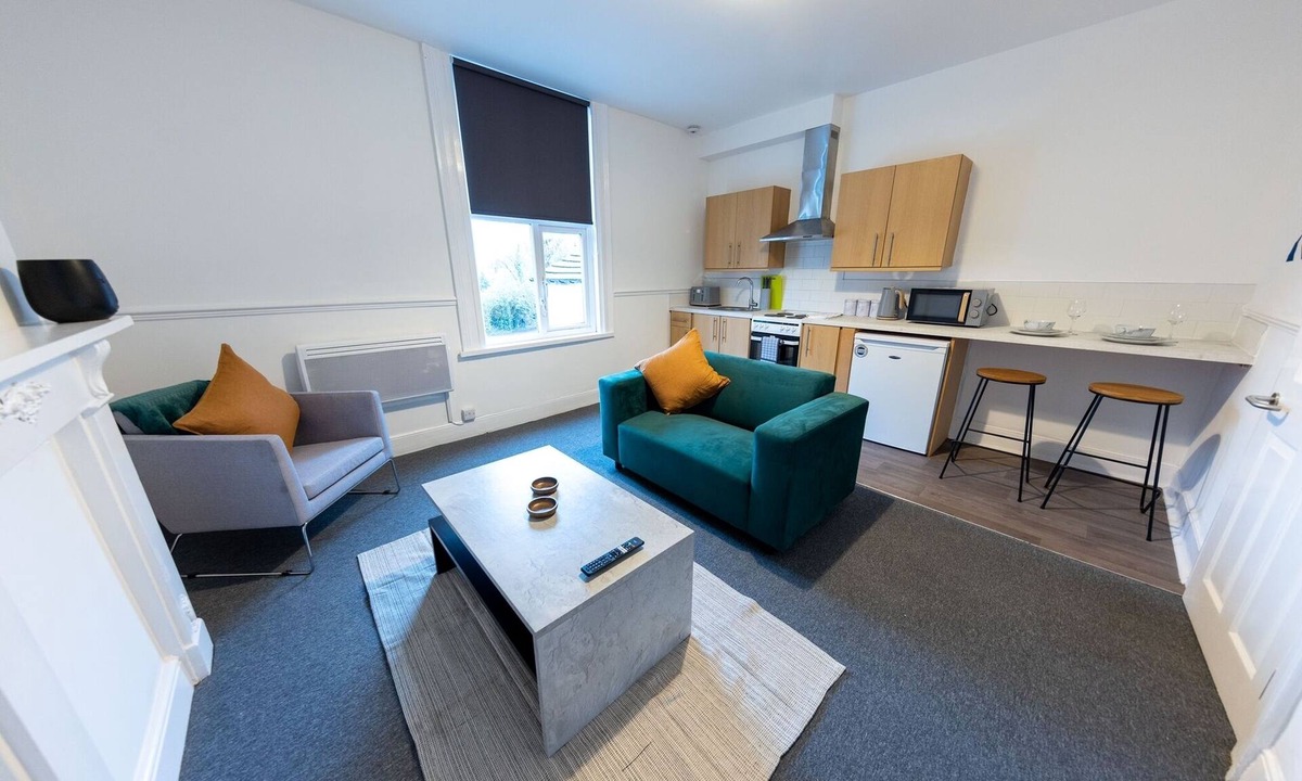Wolverhampton Apartment | Flat 3 modern apartment free parking 2nd floor