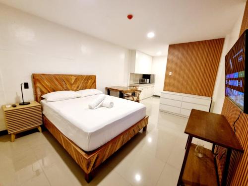 Las Pinas Hotel | Flat 35, Unit 1C