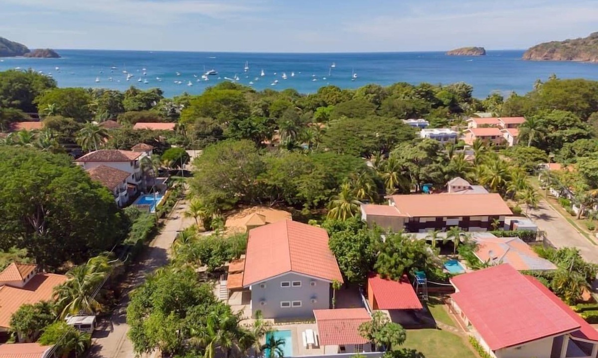Coco Condo | Flat 4 · ★ Flat 4 - Modern 2 BR 2 Bath - 300m from beach ★