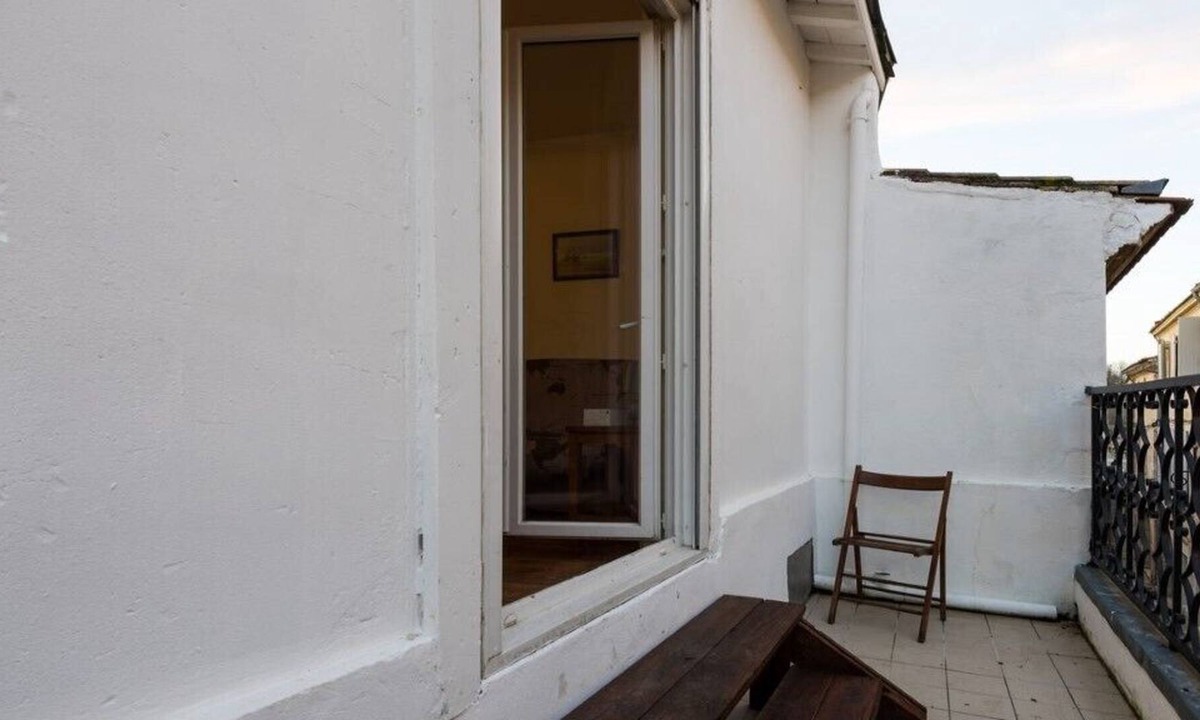 Blaye Apartment | Flat & balcony center Blaye