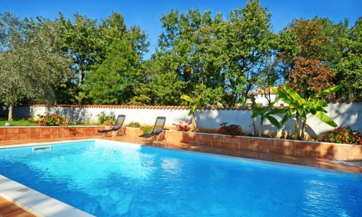 Valica Apartment | Flat for couples with communal pool