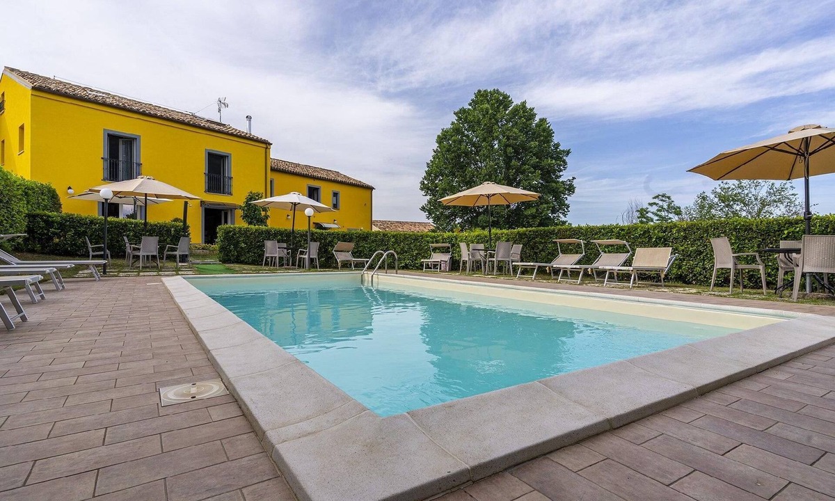 Cessapalombo Apartment | Flat 'Ginestra' with shared pool