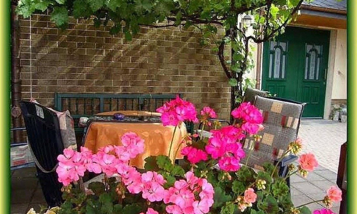 Bereborn Apartment | Flat in Bereborn with terrace and garden