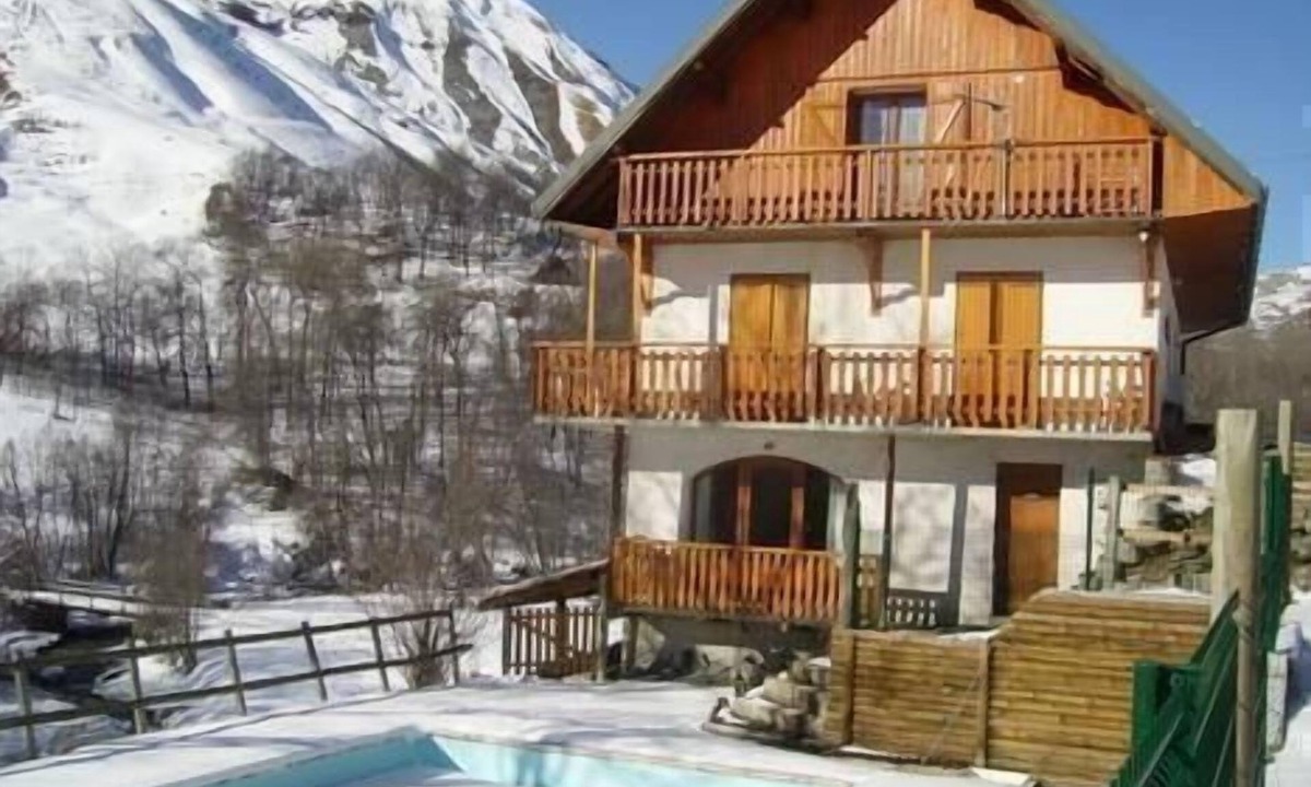 Saint-Sorlin-d'Arves Apartment | Flat in chalet
