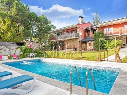 Galapagar House | Flat in Galapagar with Spa and Mountain Views