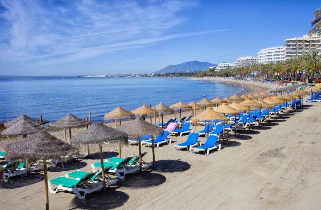 Golden Mile Apartment | Flat on the Beach!
