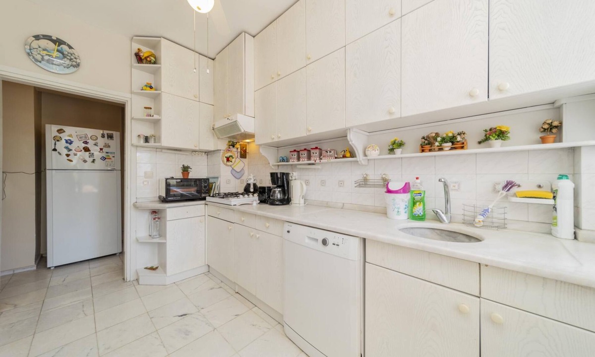 Guzeloba Mahallesi Apartment | Flat w Balcony Fireplace 5 min to Beach in Antalya