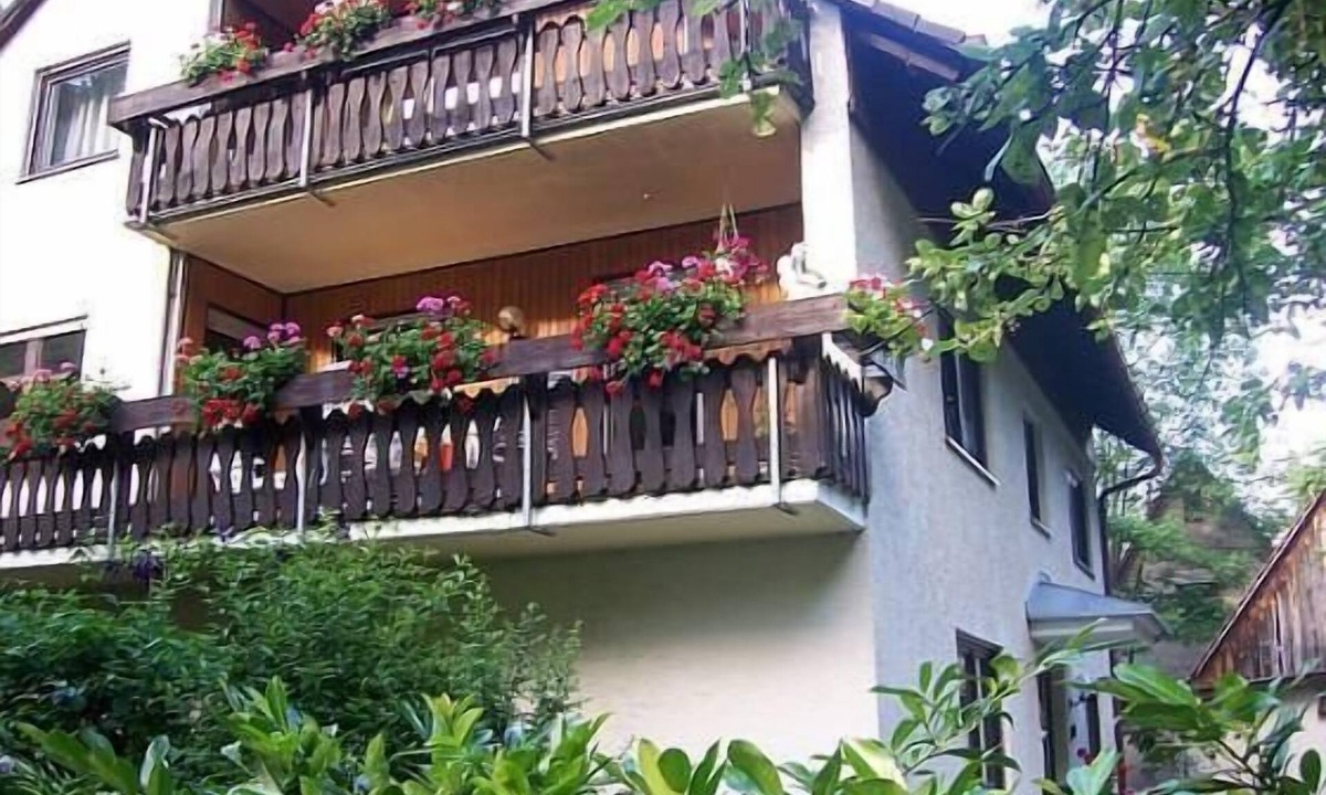 Goessweinstein Apartment | Flat with garden, barbecue and terrace