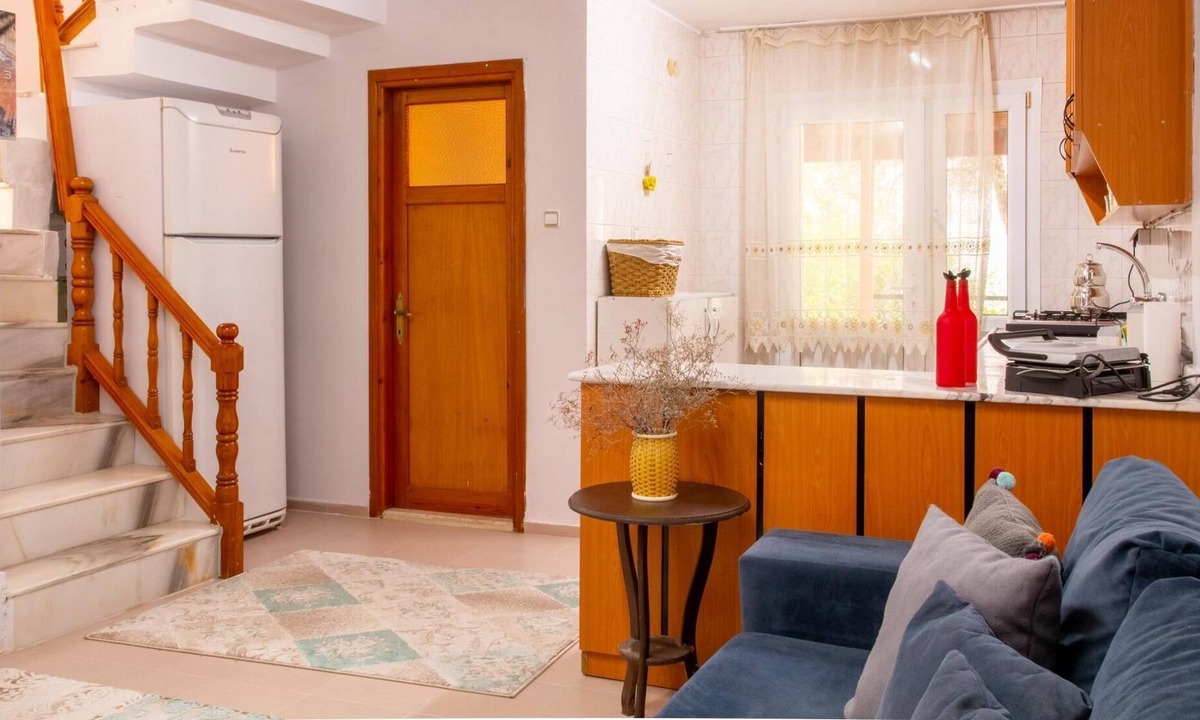 Karaburun Apartment | Flat with Large Balcony in Izmir