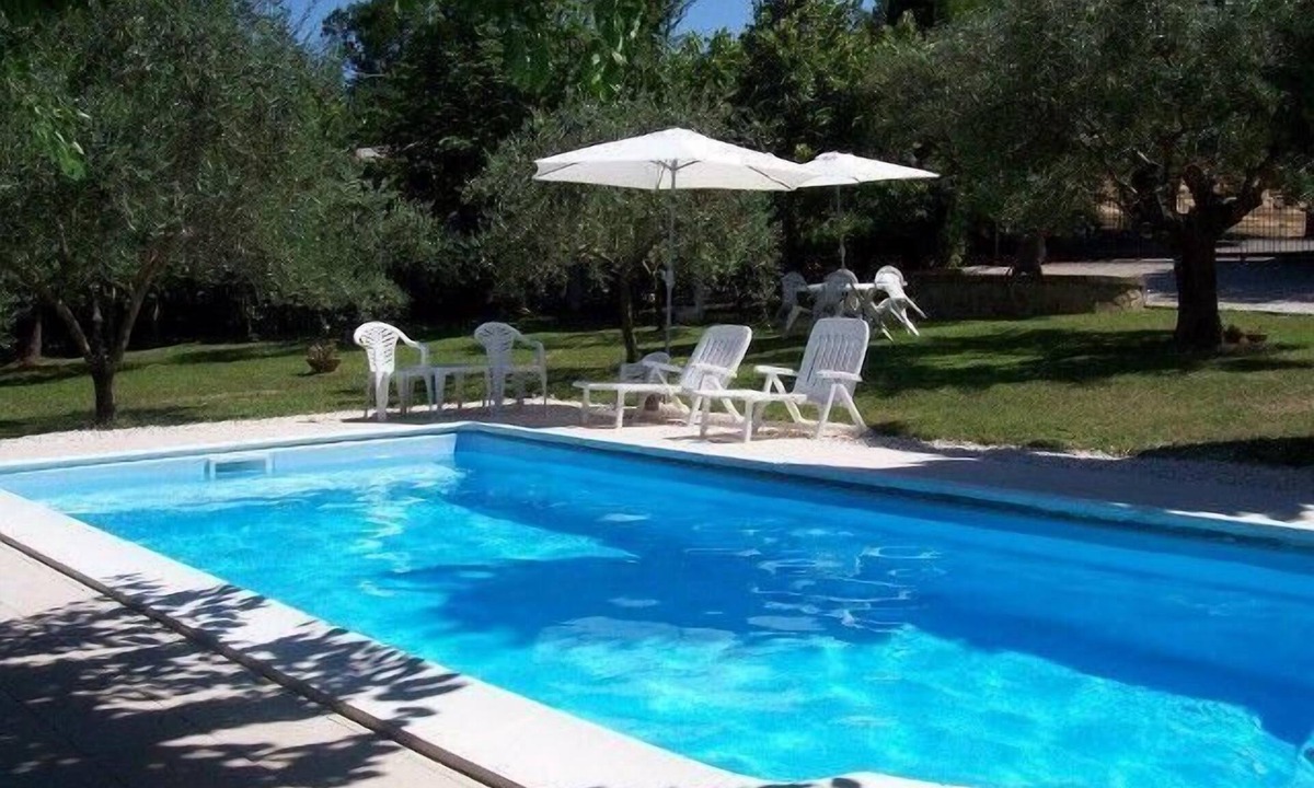 Morro d'Alba Other | Flat with shared garden and pool