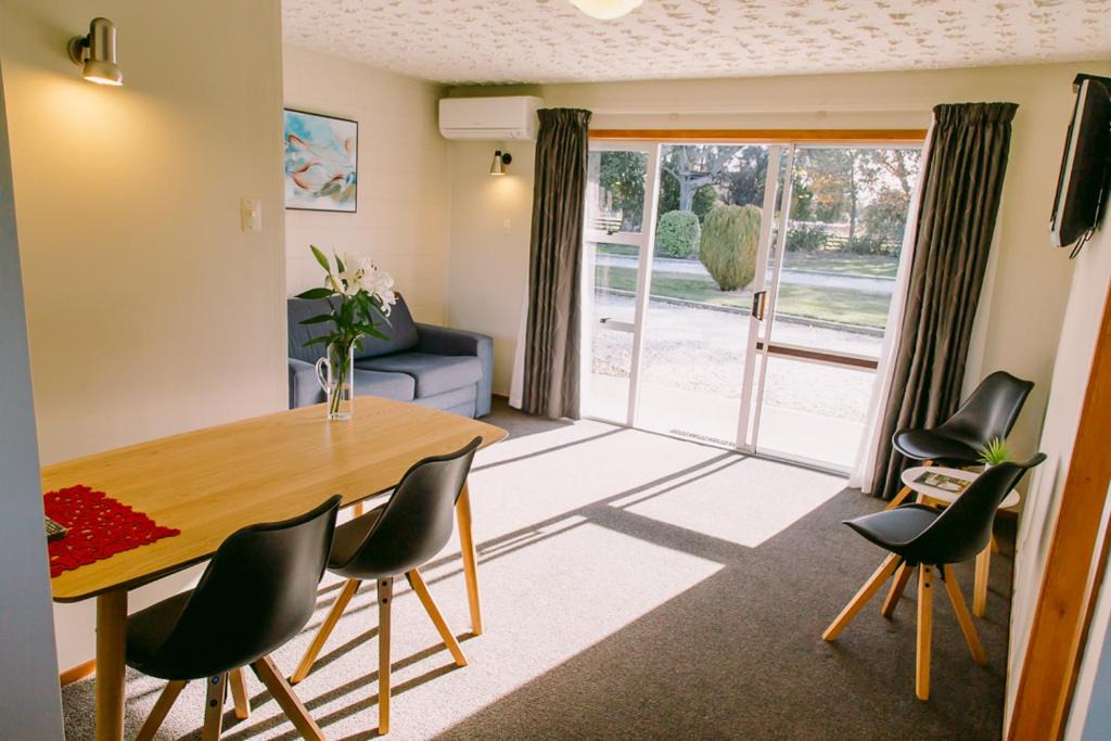 Ward Hotel | Flaxbourne Motels