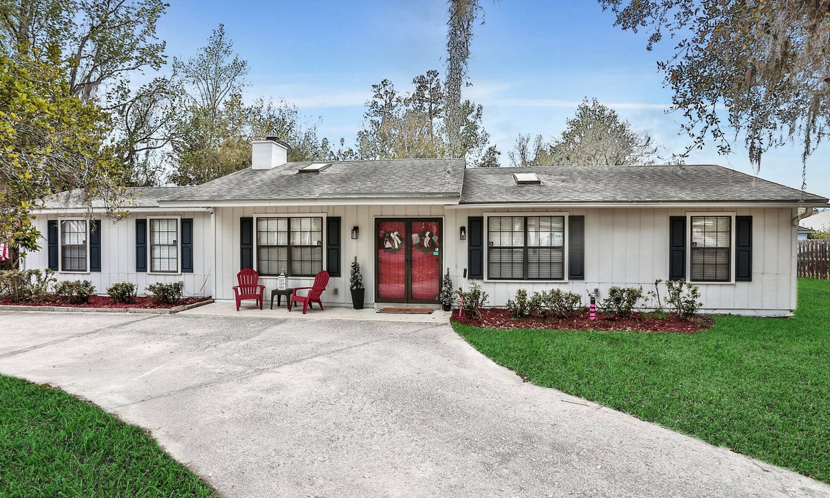 Doctors Inlet House | Fleming Island 4-3 by River wifi&MILS Fenced Beach 45min 1 of 7 local properties