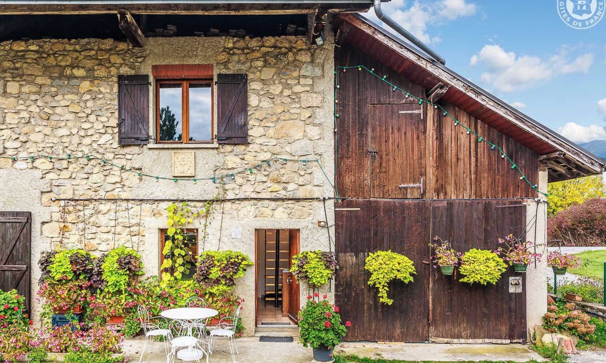 Les Marches House | Fleurs Et Vignes - LES MARCHES