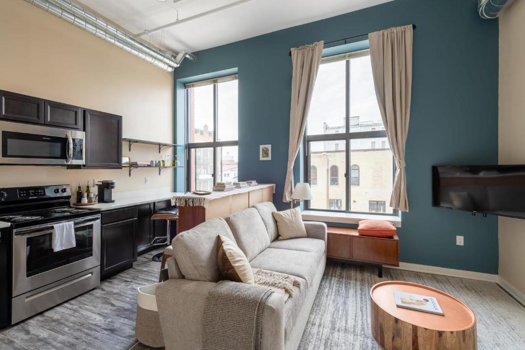 Fifth Ward Apartment | Flexhome Walker's Point Studio A3