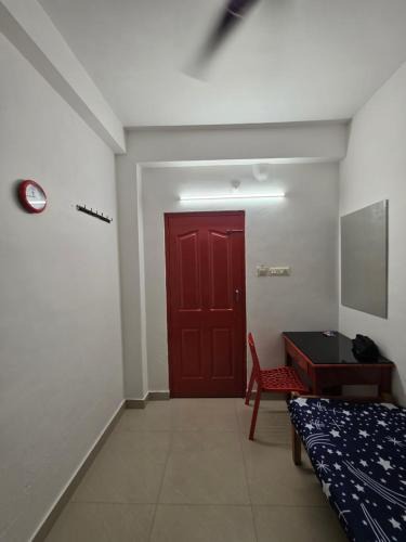 Karumom Hostel | FlexTays Transit - Station Side Stays