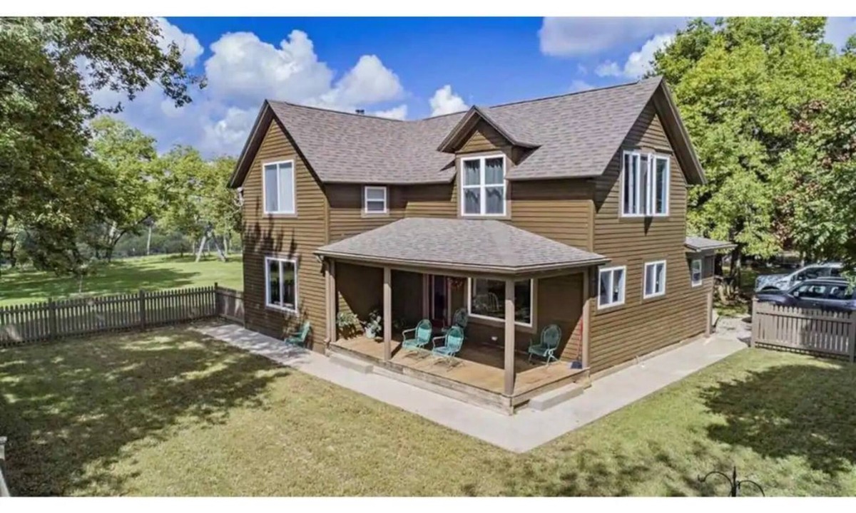Neal House | Flinthills Premier Getaway
