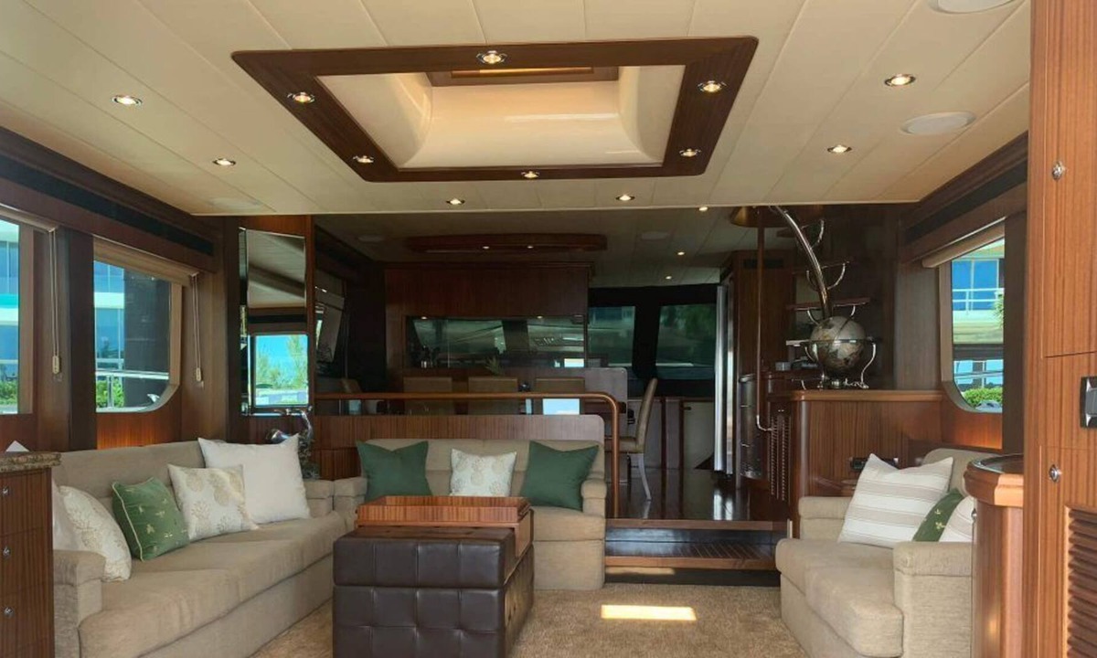 Adelaide Boat Rental | Floating 5-Star accommodations with Luxury Resort Amenities
