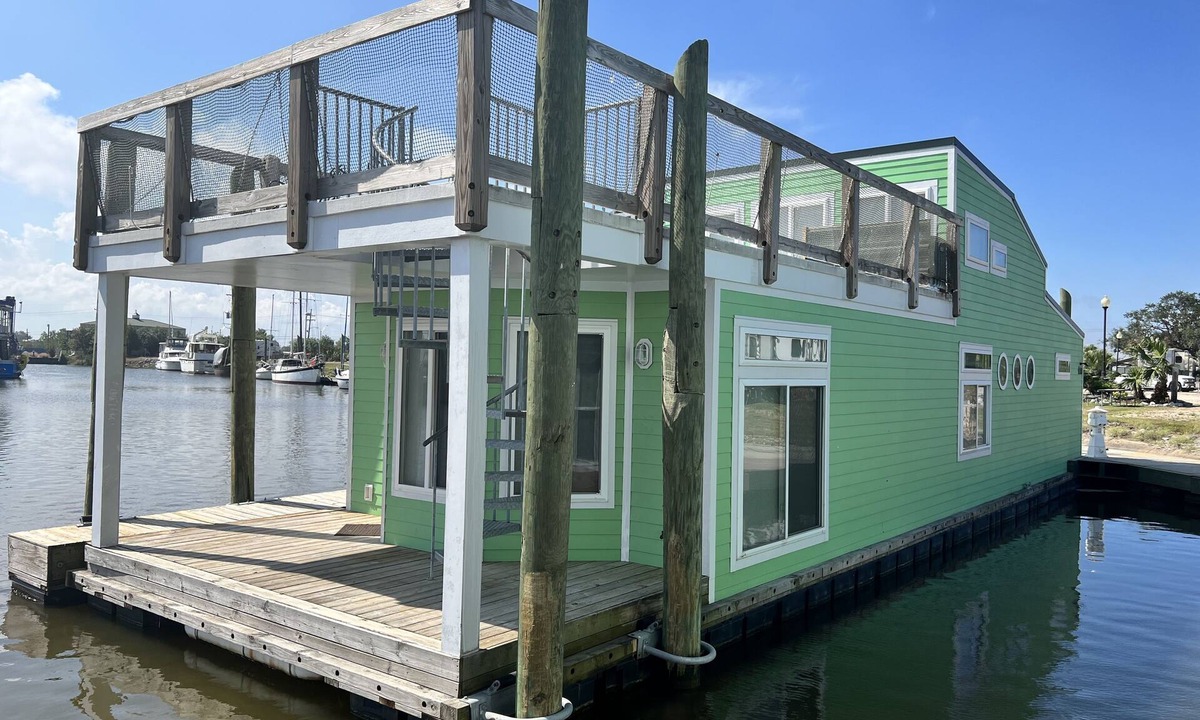 Ponchartrain Park Villa | Floating Villa 3