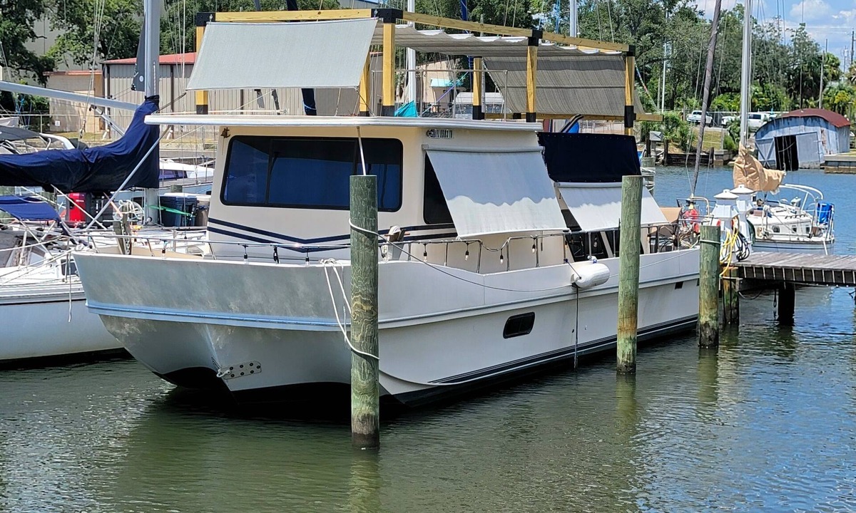Panama City Boat Rental | Floating Villa ¤ Epic Views ¤ Close to Downtown, Dining, & Shopping!