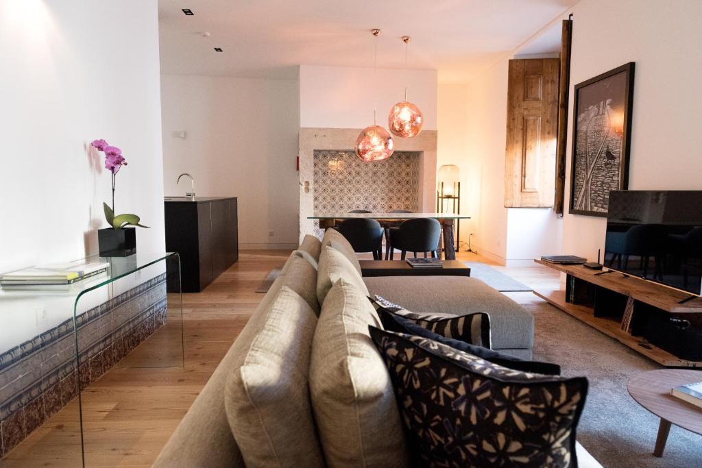 Martires Apartment | Flora Chiado Apartments