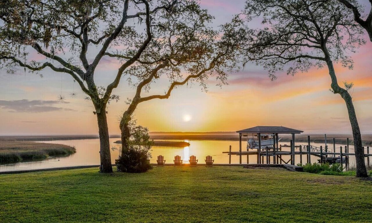 Northside Apartment | Florida Riverfront Sunrise | Fish, Boat, Unwind