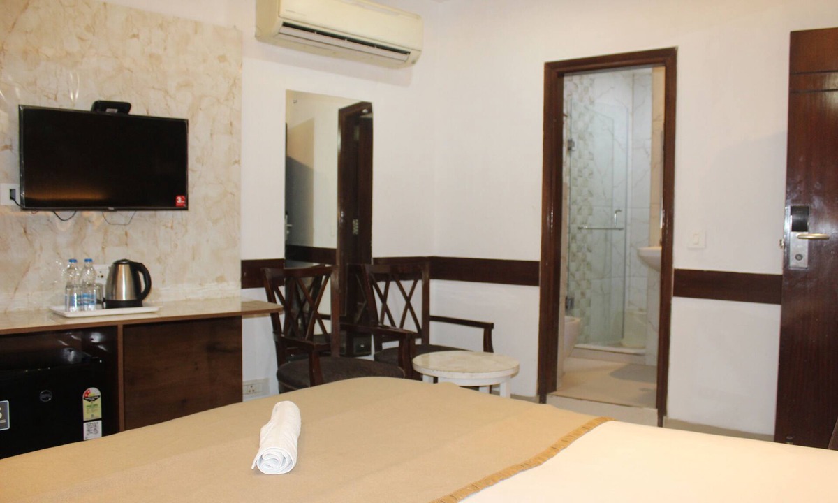 Malviya Nagar Hotel | Flourish Inn Saket opposite Max Hospital