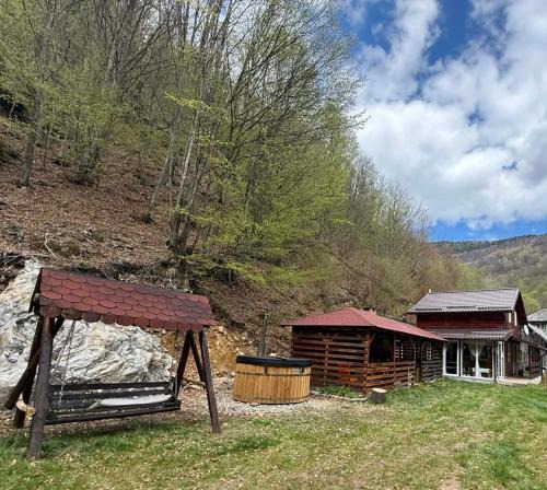 Marisel House | Flowers Cabin