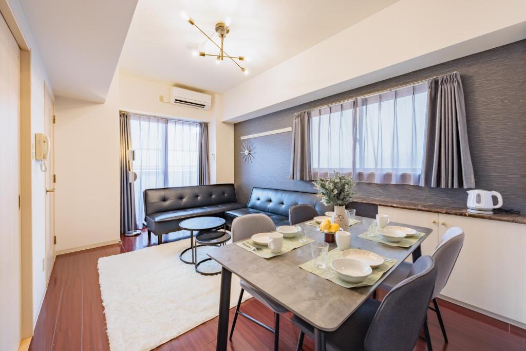 Higashi Ward Apartment | Flowing home