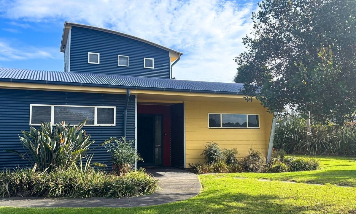 Inverloch House | Flying Colours, comfort and convenience by the sea!