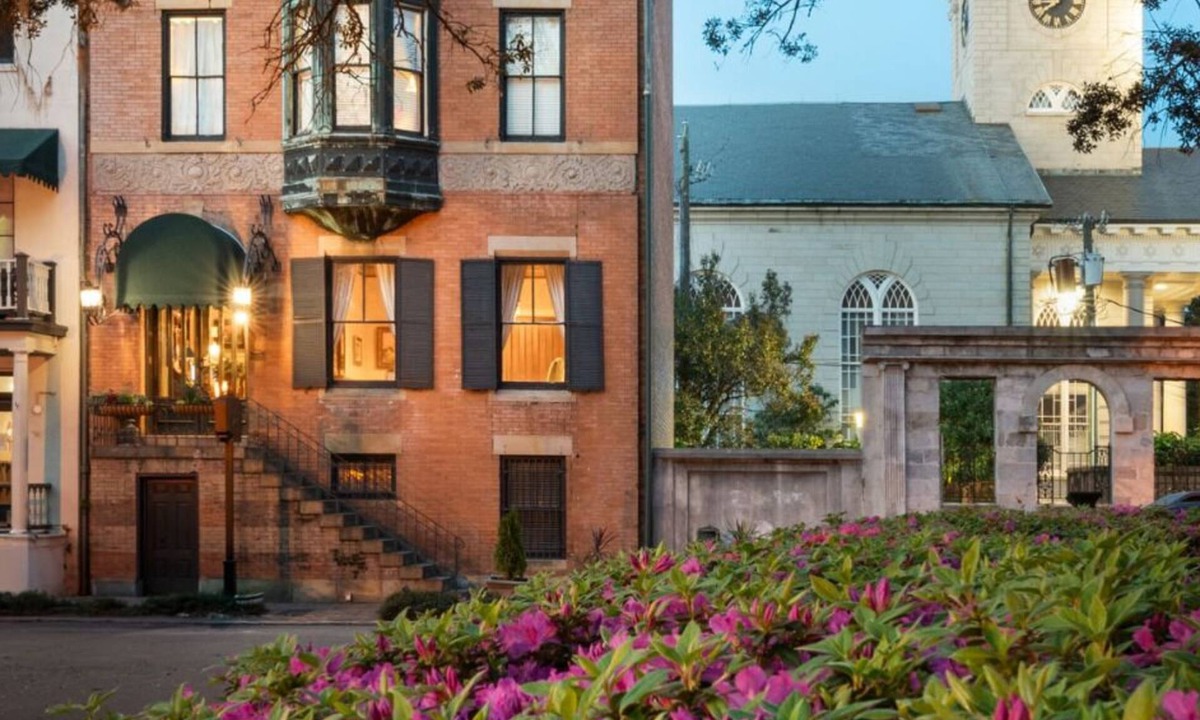 Historic District - North Bed & Breakfast | Foley House Inn