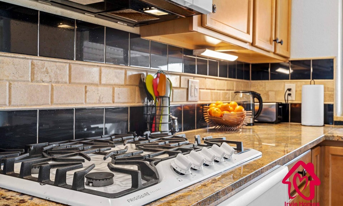 Northeast Heights House | Foothill Serenity with Hot Tub - An Irvie Home