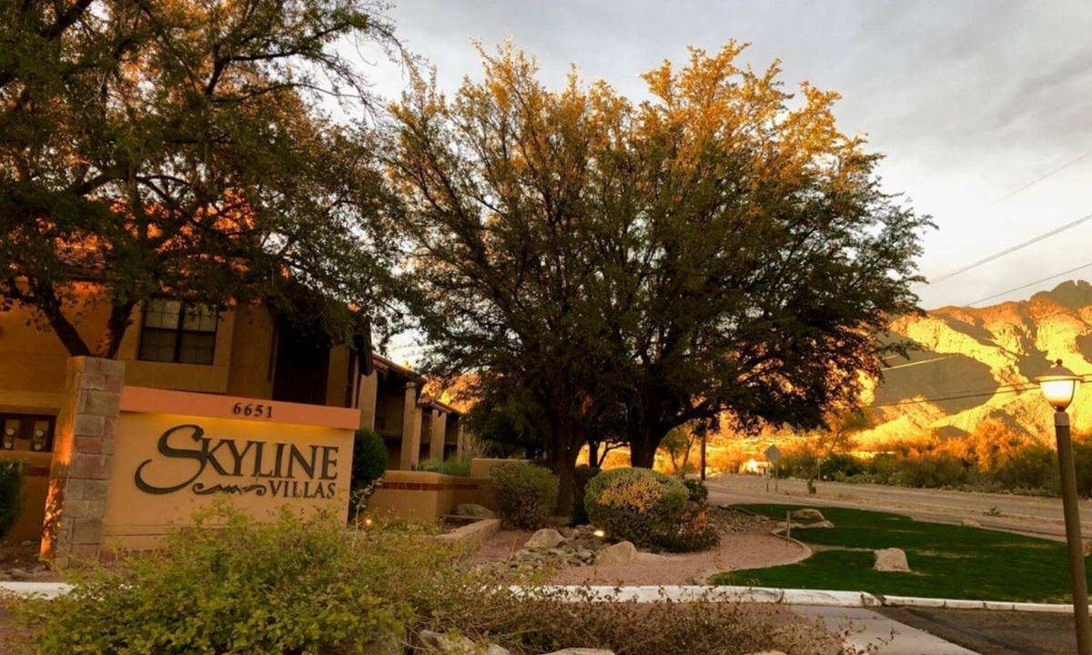 Tucson Condo | Foothills 2-bedroom condo in welcoming Tucson with AC and fitness room
