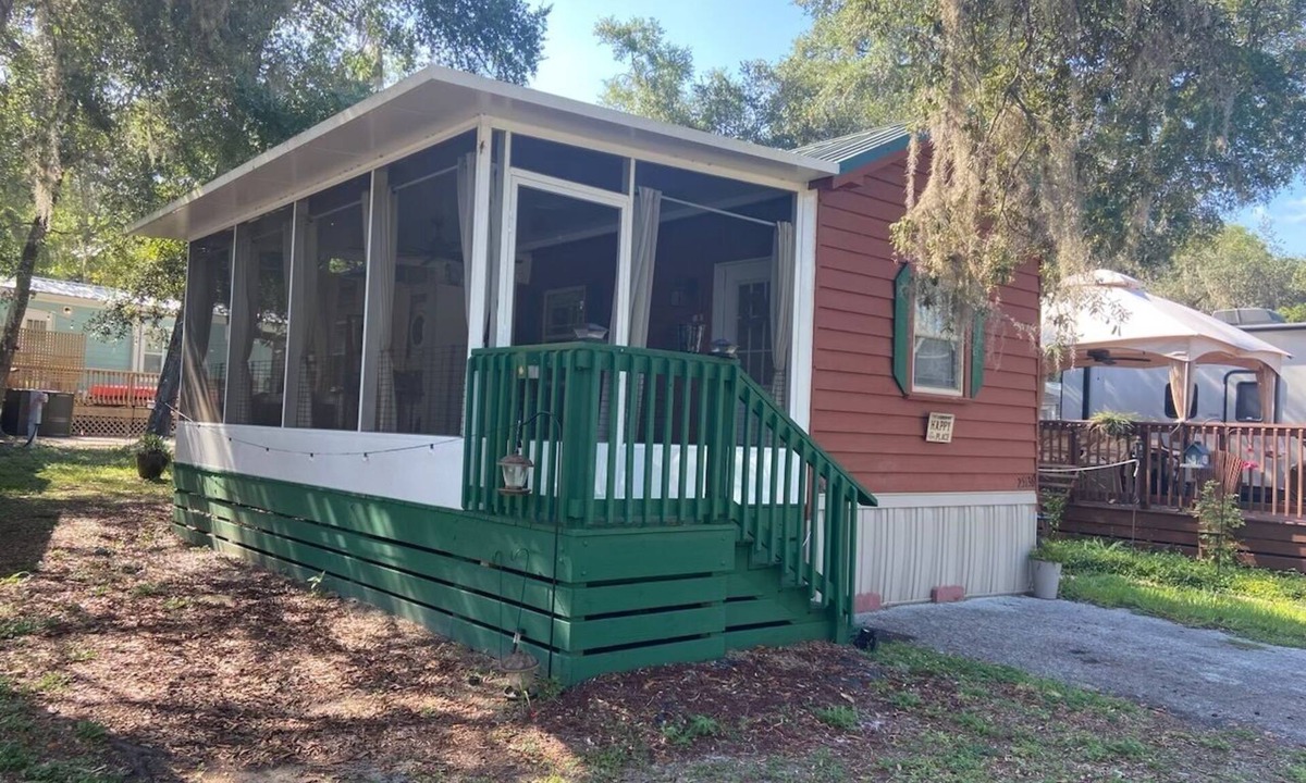 Salt Springs Cabin | For Fox Sake, Cabin by the Lake in Salt Springs, FL.