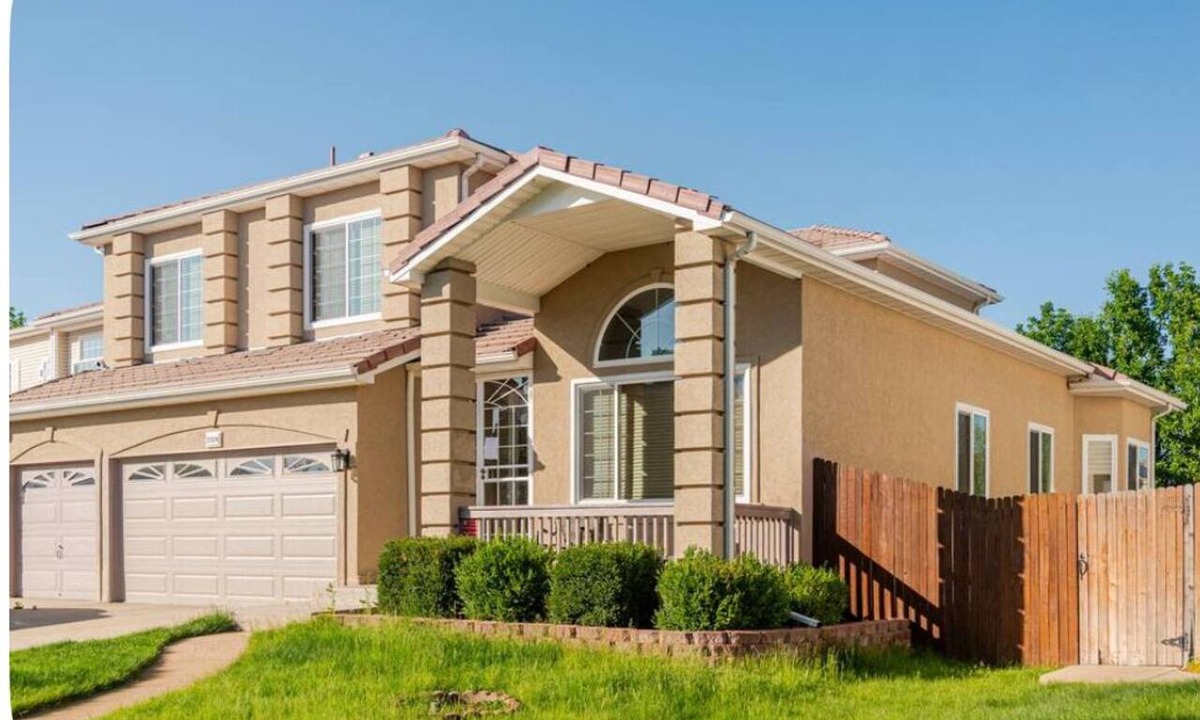 Green Valley Ranch House | For large group luxury 6Bedroom HOT TUB furnished basement