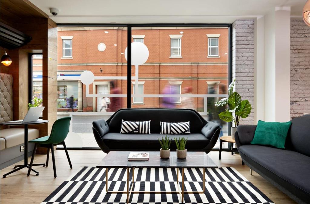 Lincoln Apartment | For Students Only - Modern Rooms in Lincoln