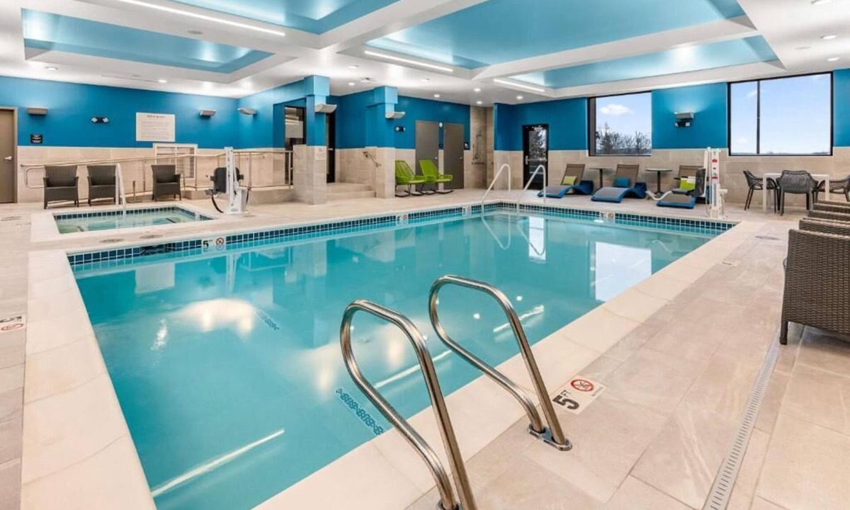 Tigard Hotel | For The Whole Family! 3 Units, Pool, Free Parking & Breakfast, Pets Allowed!