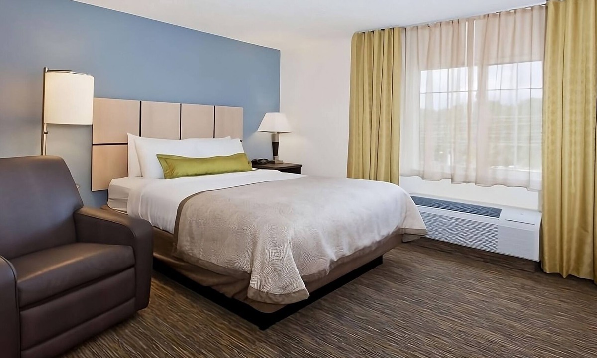 Wichita Hotel | For the Whole Family! 3 Great Units, Free Parking, Pet-Friendly, KItchen