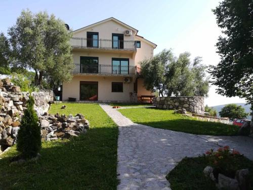 Bratesici House | Forest Apartments