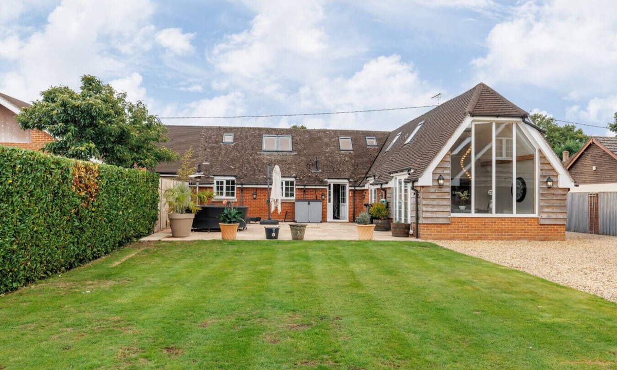 Fordingbridge House | Forest Edge - On the Edge of The New Forest with walks close by