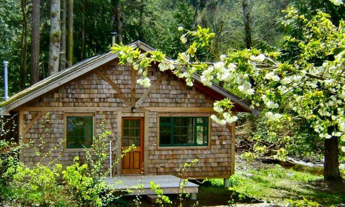 Sliammon Cottage | Forest Garden Cottage by the Ocean