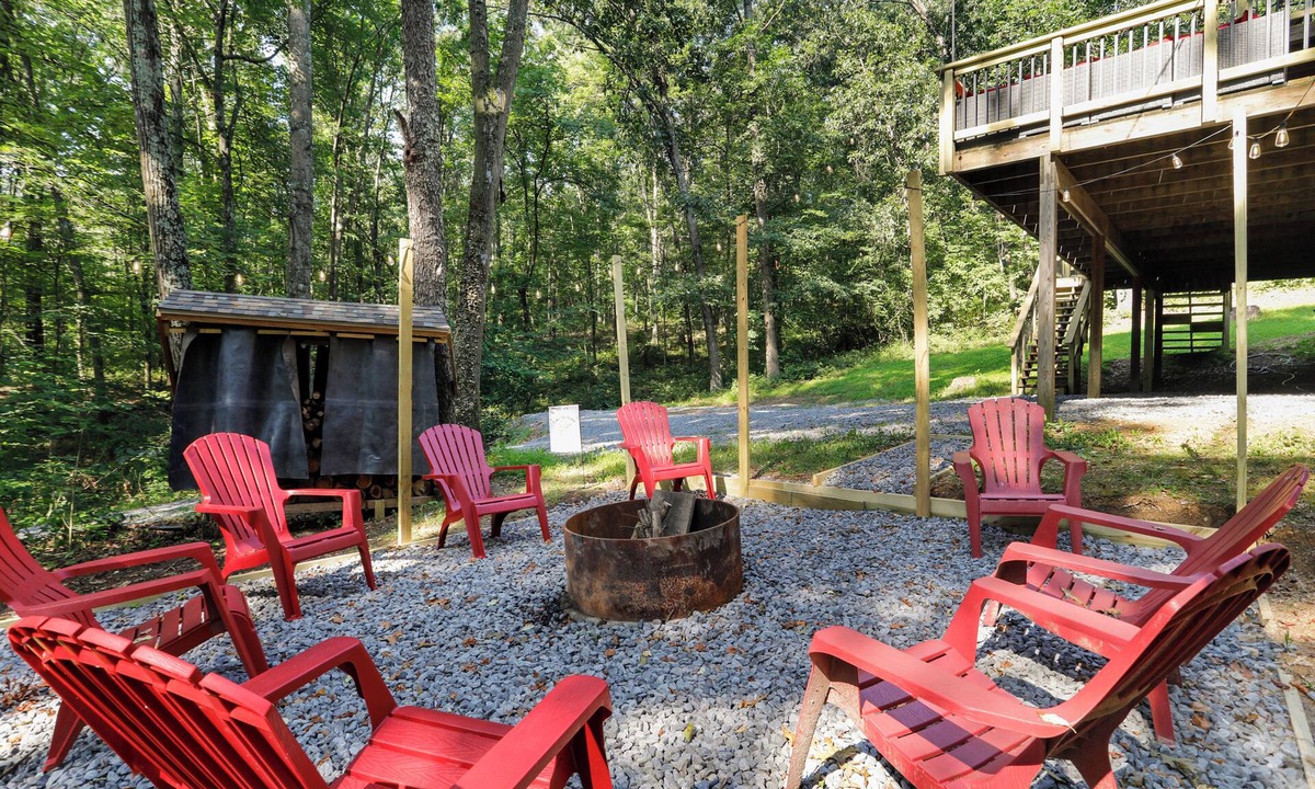 Hedgesville Cabin | Forest Hideaway: Game Room, Fire Pit, Outdoor Dining, Hike Trails & Spas Nearby